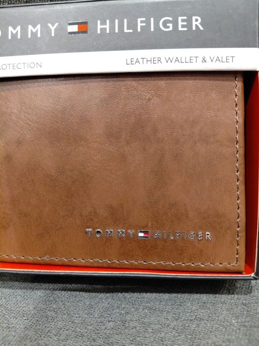 Super prezent oryginalny męski porfel Tommy Hilfiger