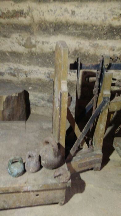 Напольні старовинні ваги