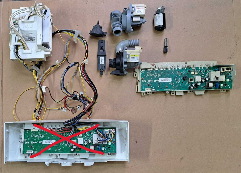 Silnik pralki Electrolux EWT 136540 W (części)