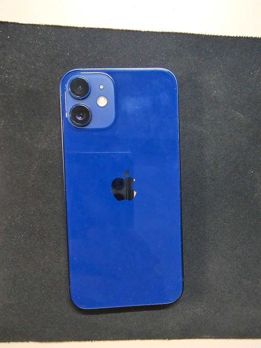 Iphone 12 mini, com 2 capas e carregador