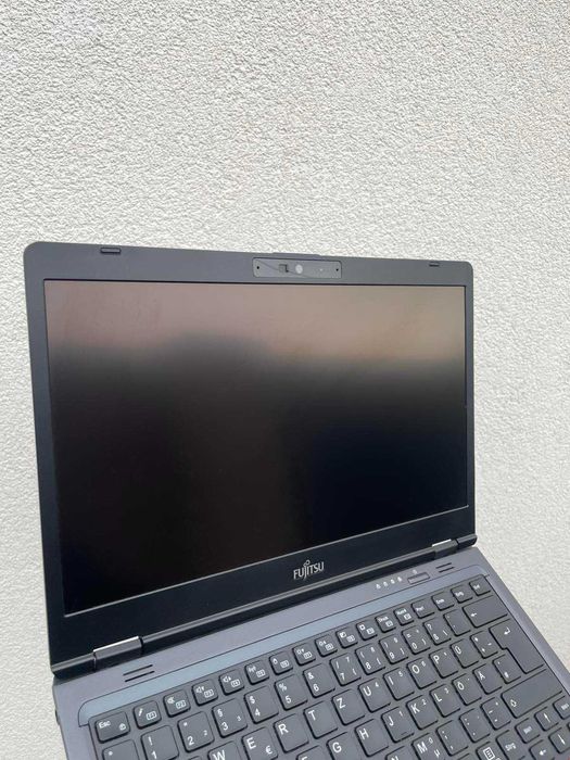 Fujitsu LifeBook U7311 — легкий бізнес ноутбук з 4G модемом є 90шт