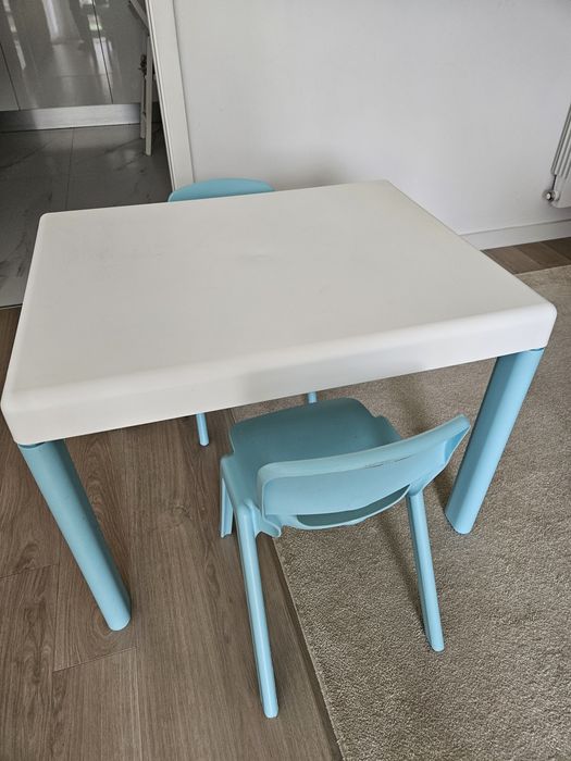 Mesa + 2 cadeiras criança