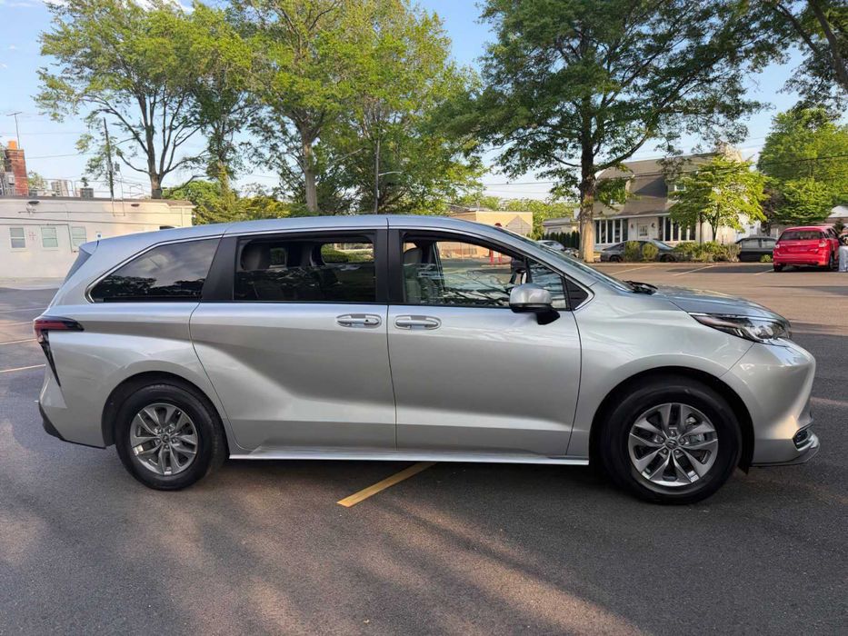 Toyota Sienna      2022