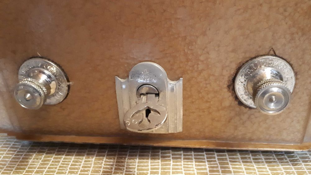 Cofre com segredo e chave