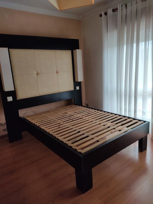 Cama de Casal Feita à Medida com Cabeceira Estofada
