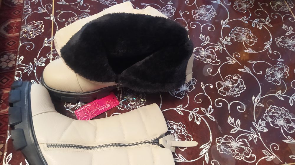Продам жіночі чоботи