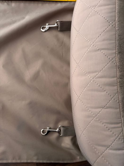 Siedzenie samochodowe dla psa