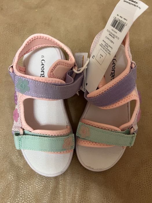 Босоніжки з підсвіткою сандалі George