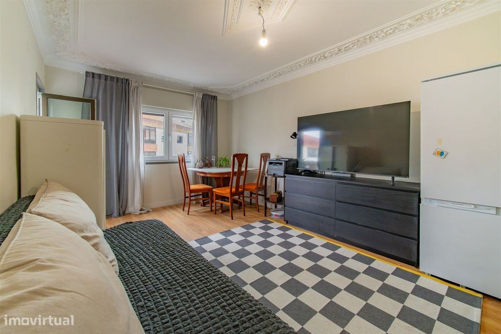 Apartamento de 4 assoalhadas na Amoreira