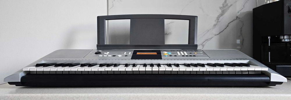 Синтезатор Yamaha PSR-E323 цифровое пианино