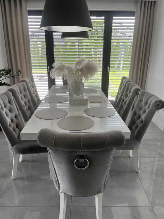 Stół KOLOS 160–412 cm + 8 krzeseł HUBERT Chesterfield | Fargotex Magic Home