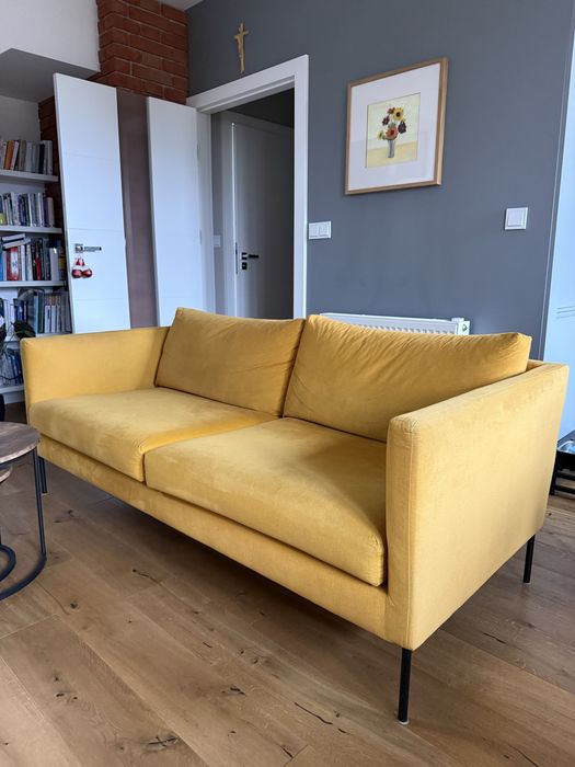 Sofa dwuosobowa miodowa Agata meble z podnozkiem