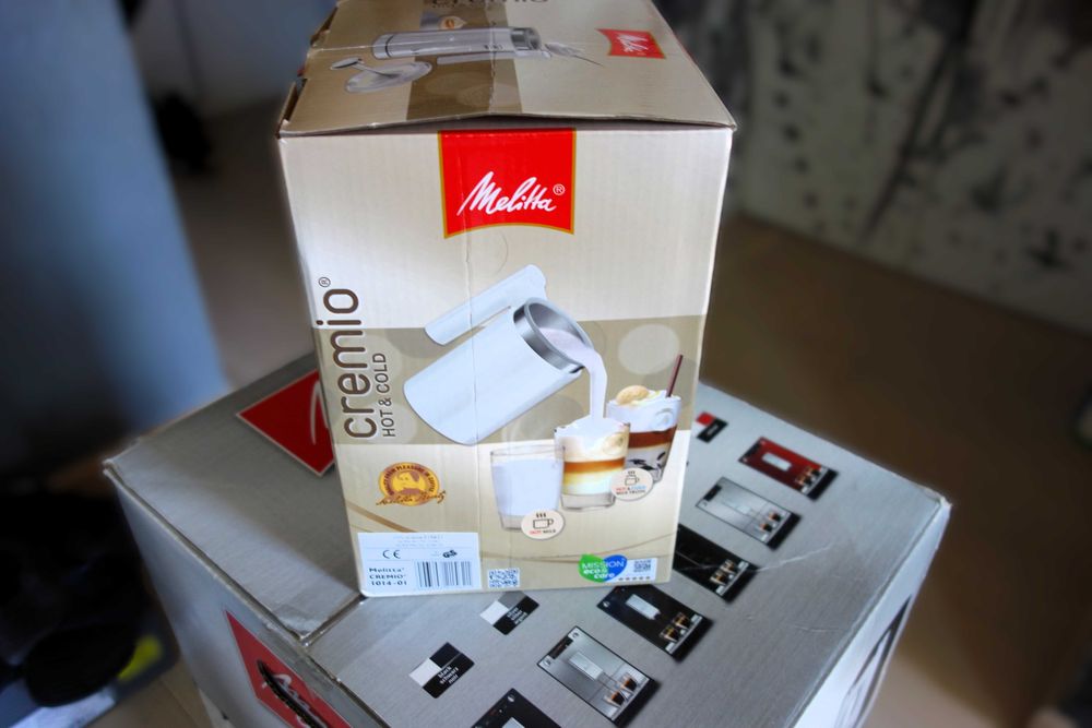 Ekspres automatyczny MELITTA SOLO Pure Black E950-222 + Spieniacz MELITTA CREMIO white