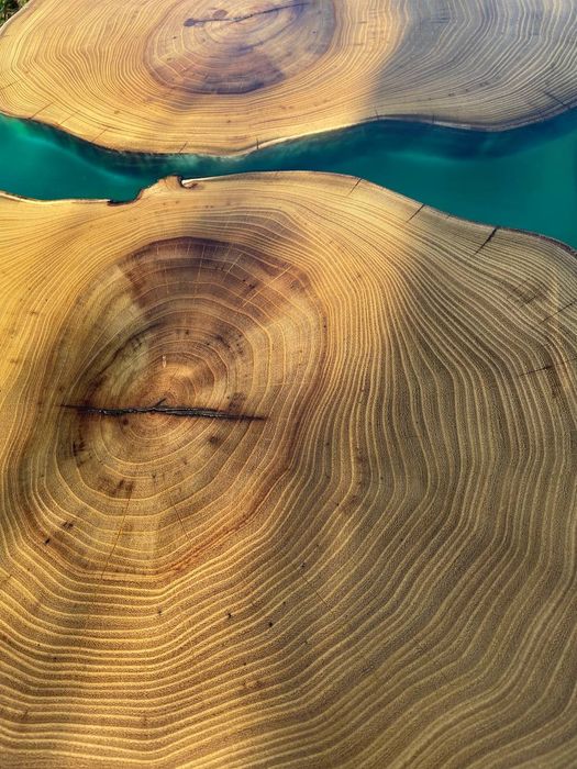 Стіл з епоксидною смолою