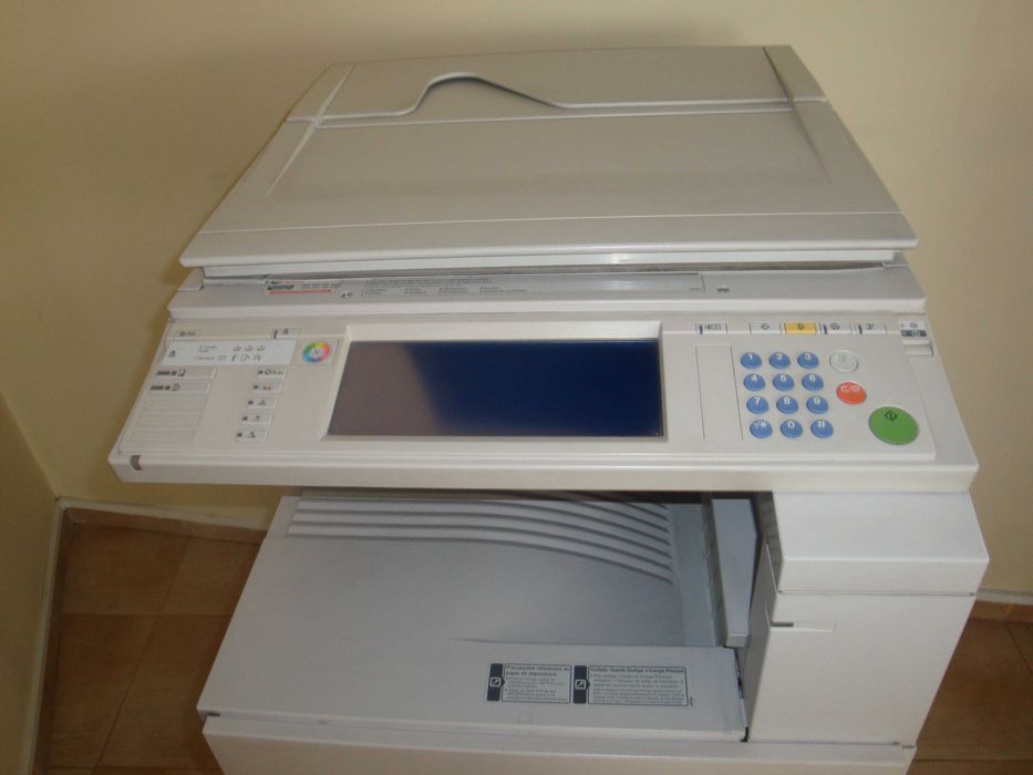 Impressora Multifunções com arrumação