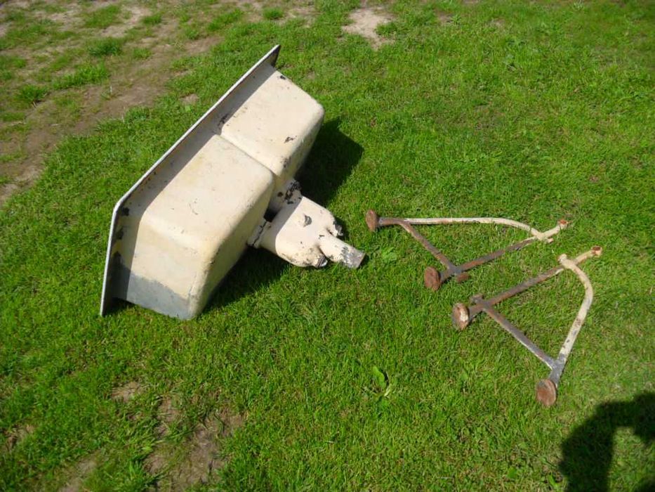 Stara umywalka żeliwna z prlu