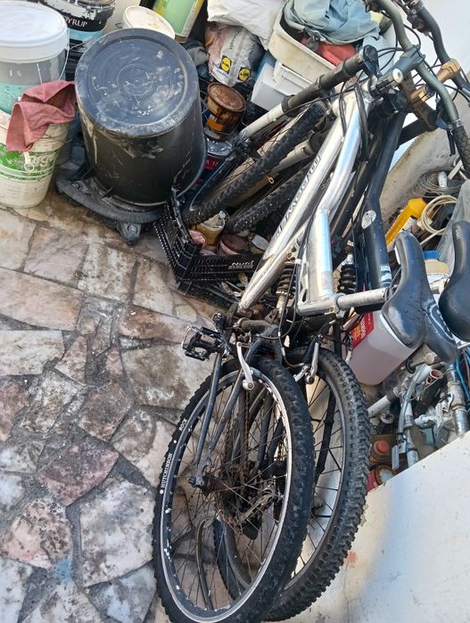 Bicicletas montanha downhill
