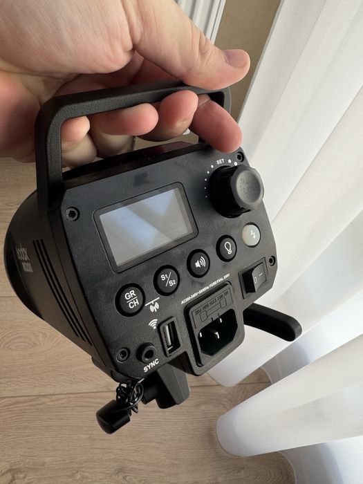 Студійний спалах Godox MS200