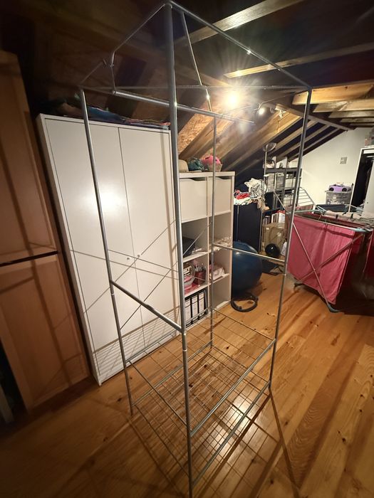 Roupeiro metálico com 2 prateleiras