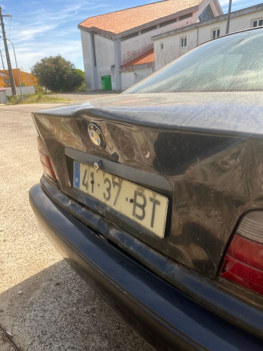 BMW 316 e36 para restaurar.