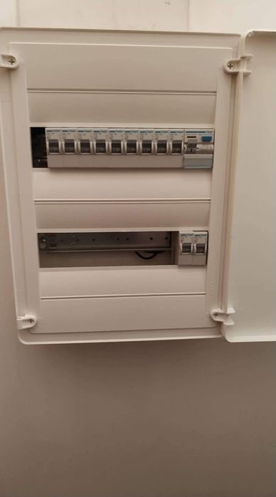 Elétricista profissional, escrito na DGEG.