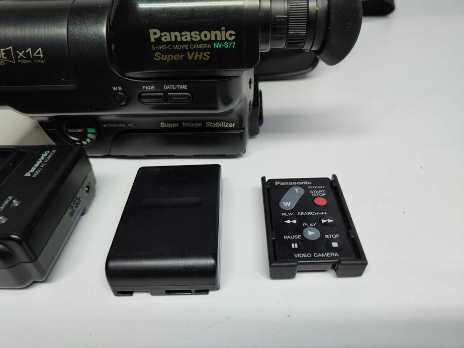 Panasonic NV-S77E kamera S-VHS-C Super VHS-C uszkodzona zestaw