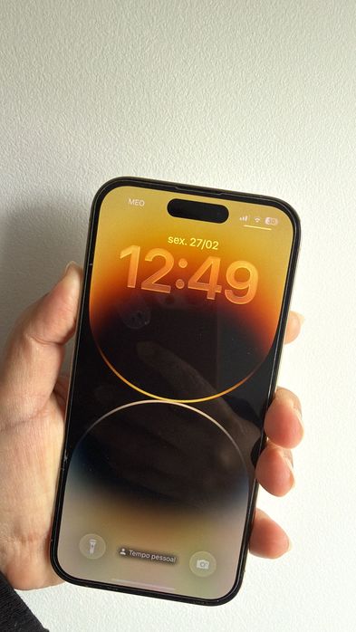 IPhone 14 Pro dourado