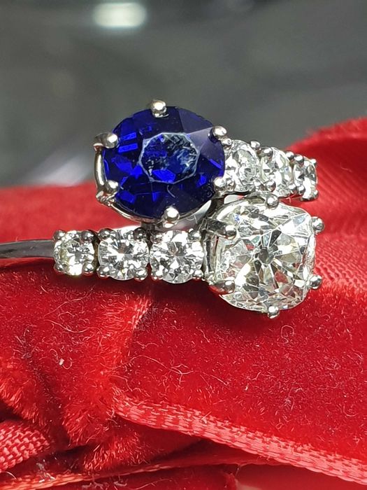 STARY 18ct pierścionek z diamentem 1,04ct + 0,38ct i szafirem 1,42ct