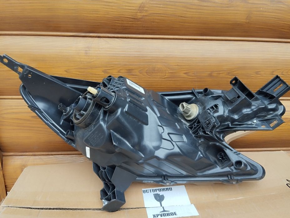 Nissan Note,Versa  2013-2017 фари ліва, права,