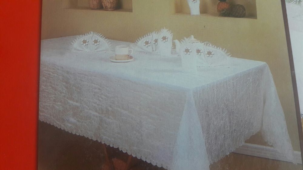 Скатерть новая +2 салфетки