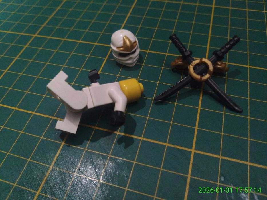 LEGO figurka Ninjago używana - "Zane ZX". Dobry stan, brak pęknięć.