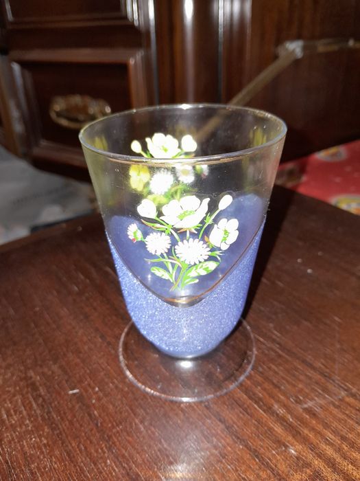 Copos vintage pintados à mão