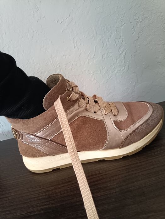 Жіночі кросівки натуральні беж