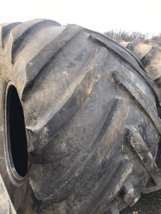 Opona 1050/50R32