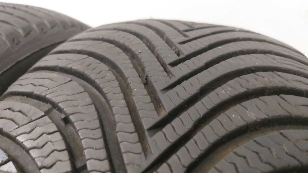 P549493 para 225/55R16 99H Michelin Alpin5 dot.2815