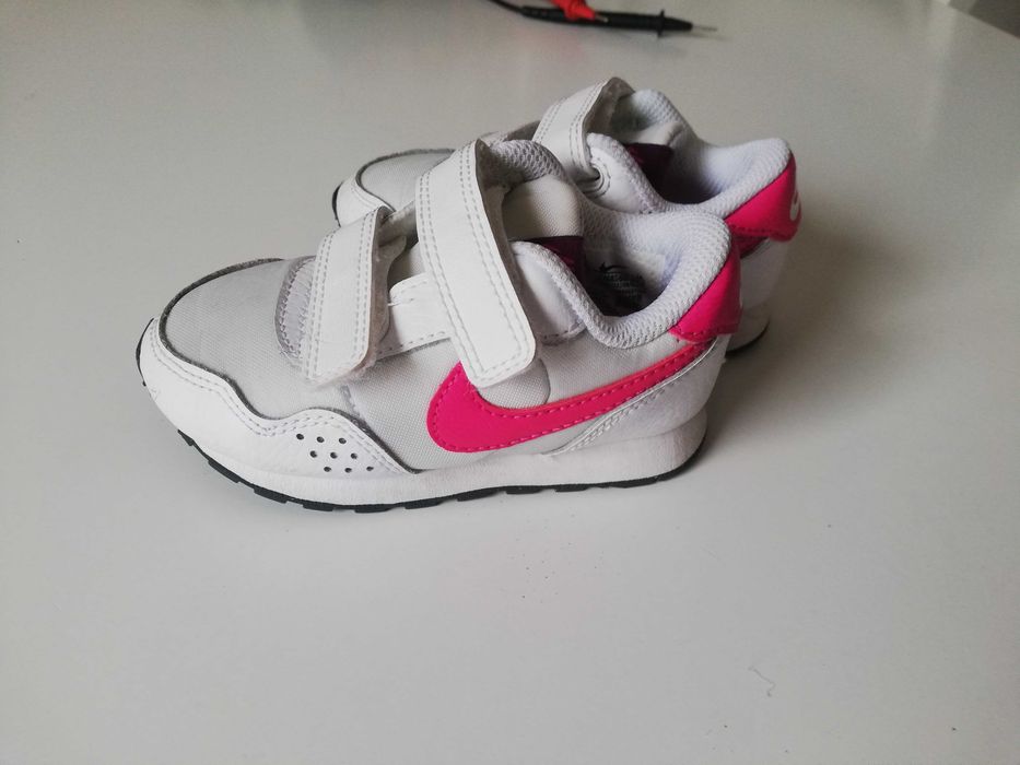 buty sprtowe Nike dziewczęce 22