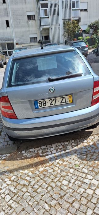 SKODA FABIA para venda bom estado de 2005 vidros dianteiros eléctricos, gasolina, interior em muito bom estado