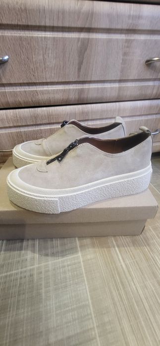 Продам нові замшеві лофери/кеди