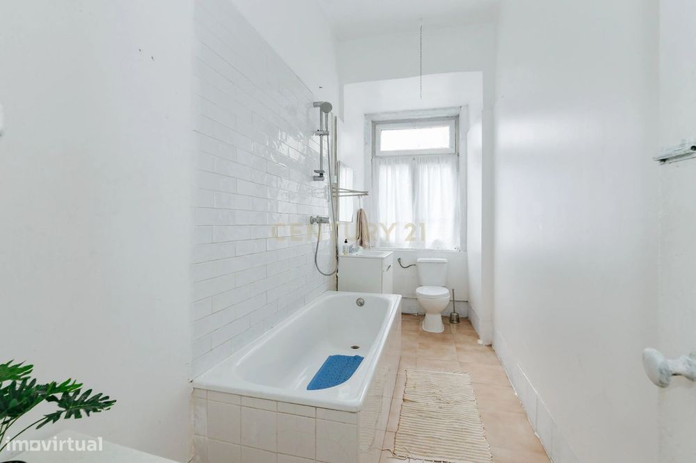 Apartamento T6 na Rua Alexandre Herculano - Oportunidade Única