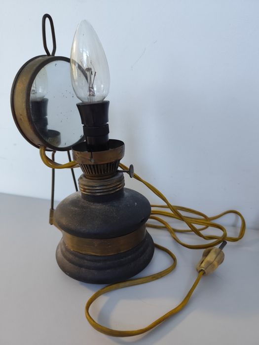 Lampka elektryczna przerobiona lampa naftowa