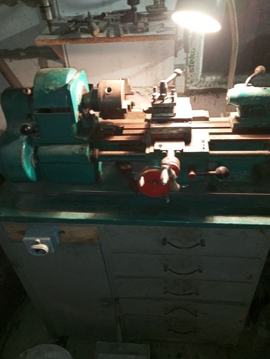 Продам токарний станок тв-16 в доброму стані .