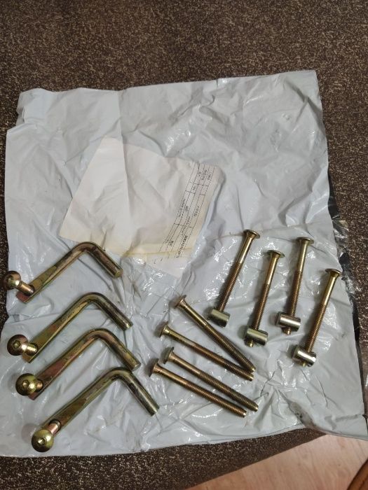 Продам детскую кроватку с ортопедическим матрасом и бельем