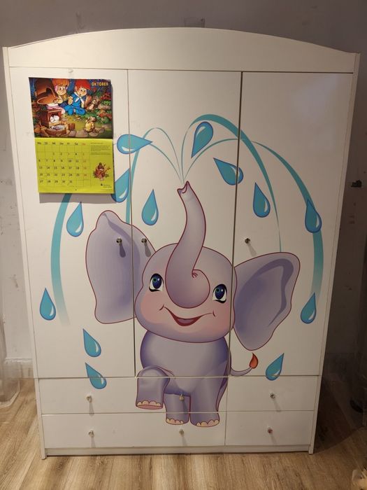 Pilnie sprzedam szafę trzydrzwiową do pokoju dziecięcego