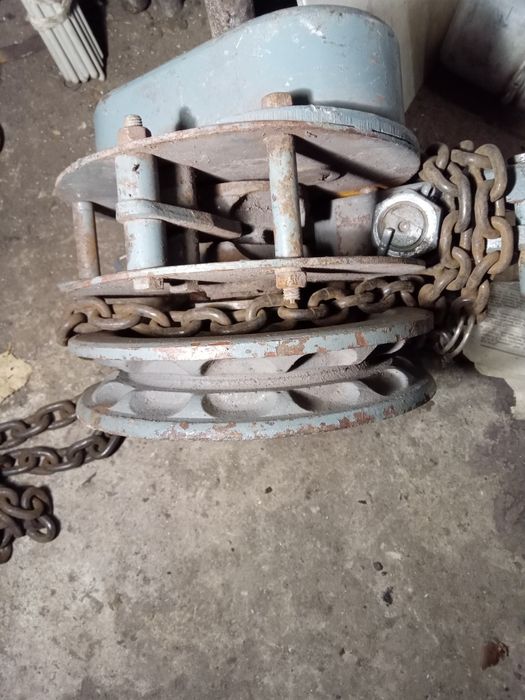 таль ручная шестеренная 2 т. новая с паспортом. Сделано в СССР.