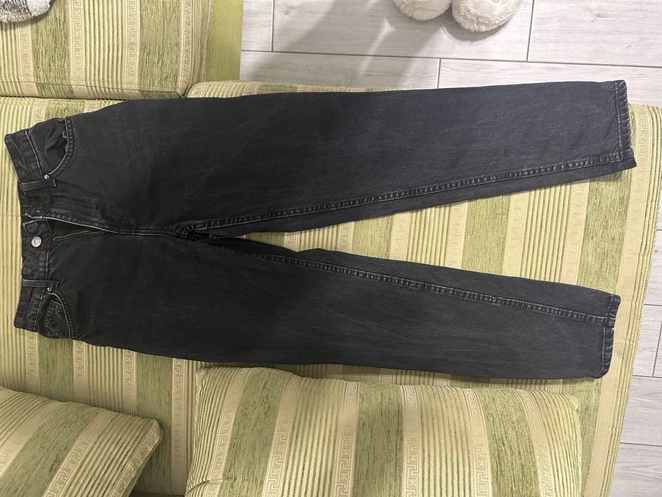 Чорні джинси моми