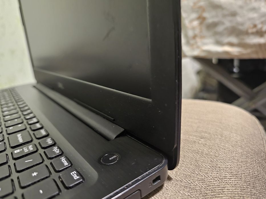 Ноутбук Dell Inspiron 5570