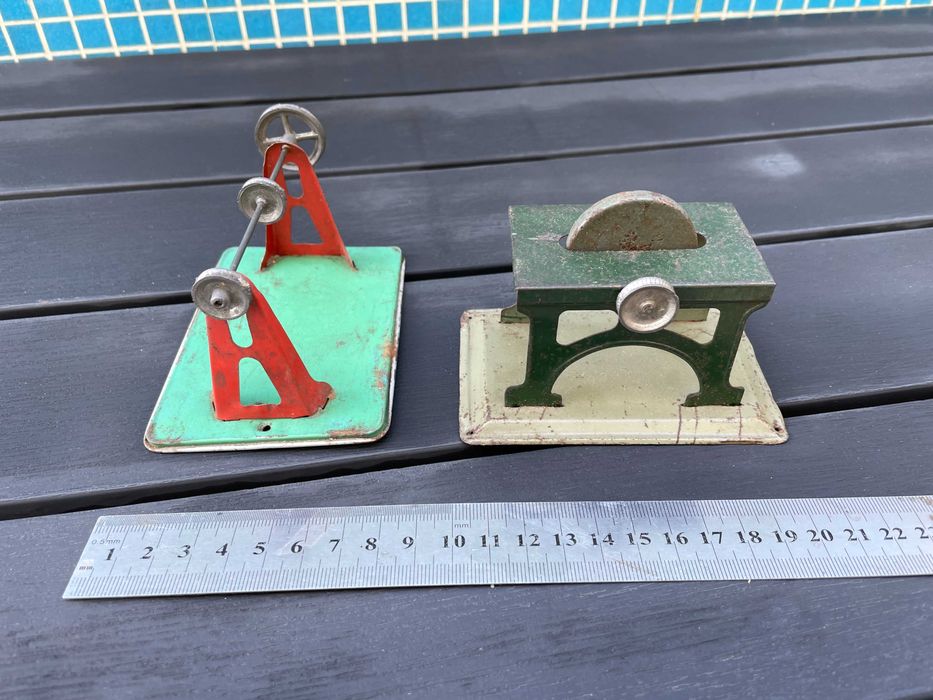 Brinquedos antigos em chapa