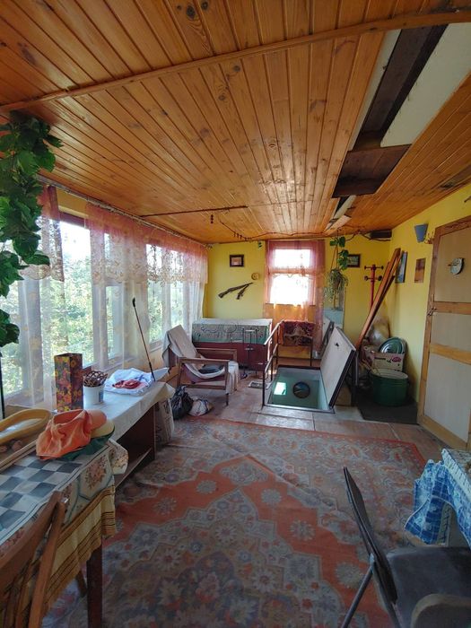 Компактний будинок біля озера