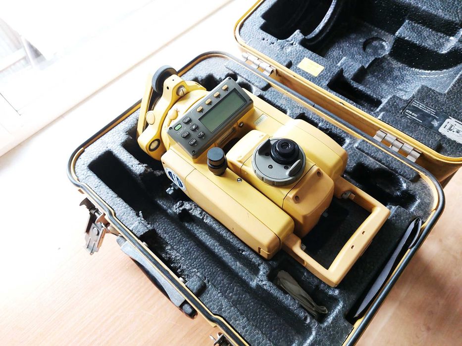 Tachimetr elektroniczny Topcon GTS-212