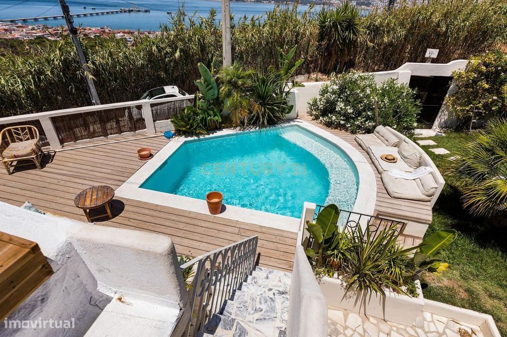 Moradia Independente T5 naTrafaria| Totalmente Remodelada | Piscina